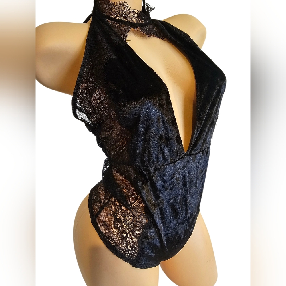 Chelsea28 Black Velour / Eyelash lace Halter Bodysuit, Size Small